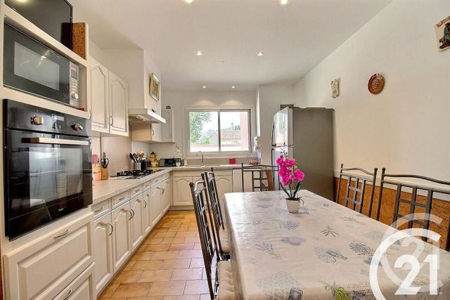 Afficher la photo en grand maison à vendre - 6 pièces - 184.4 m2 - CHEVAL BLANC - 84 - PROVENCE-ALPES-COTE-D-AZUR - Century 21 Coeur De Provence