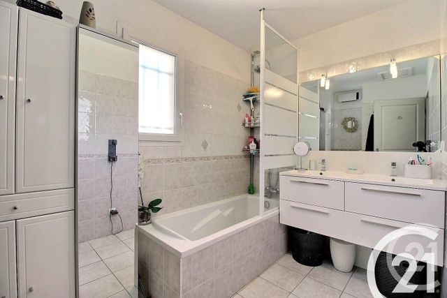 Afficher la photo en grand maison à vendre - 4 pièces - 88.4 m2 - ROBION - 84 - PROVENCE-ALPES-COTE-D-AZUR - Century 21 Coeur De Provence