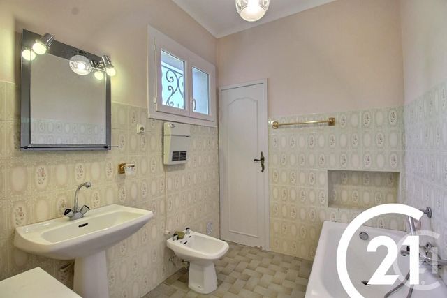Afficher la photo en grand maison à vendre - 7 pièces - 175.0 m2 - CHEVAL BLANC - 84 - PROVENCE-ALPES-COTE-D-AZUR - Century 21 Coeur De Provence
