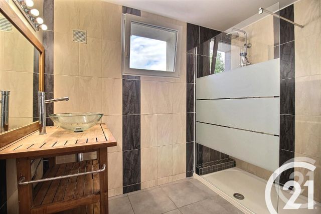 Afficher la photo en grand Appartement T3 à louer - 3 pièces - 81.4 m2 - MAILLANE - 13 - PROVENCE-ALPES-COTE-D-AZUR - Century 21 Coeur De Provence