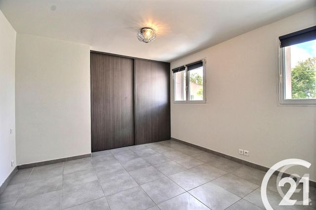 Afficher la photo en grand Appartement T3 à louer - 3 pièces - 81.4 m2 - MAILLANE - 13 - PROVENCE-ALPES-COTE-D-AZUR - Century 21 Coeur De Provence