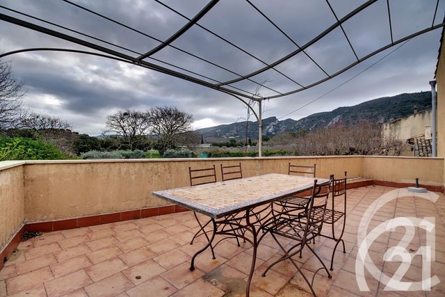 Appartement à louer - 2 pièces - 48.4 m2 - MAUBEC - 84 - PROVENCE-ALPES-COTE-D-AZUR - Century 21 Coeur De Provence