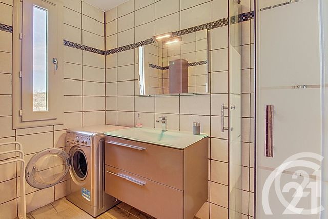 Appartement à louer - 3 pièces - 72.0 m2 - MAUBEC - 84 - PROVENCE-ALPES-COTE-D-AZUR - Century 21 Coeur De Provence